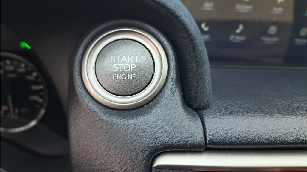Used 2015 White Lexus F image 22