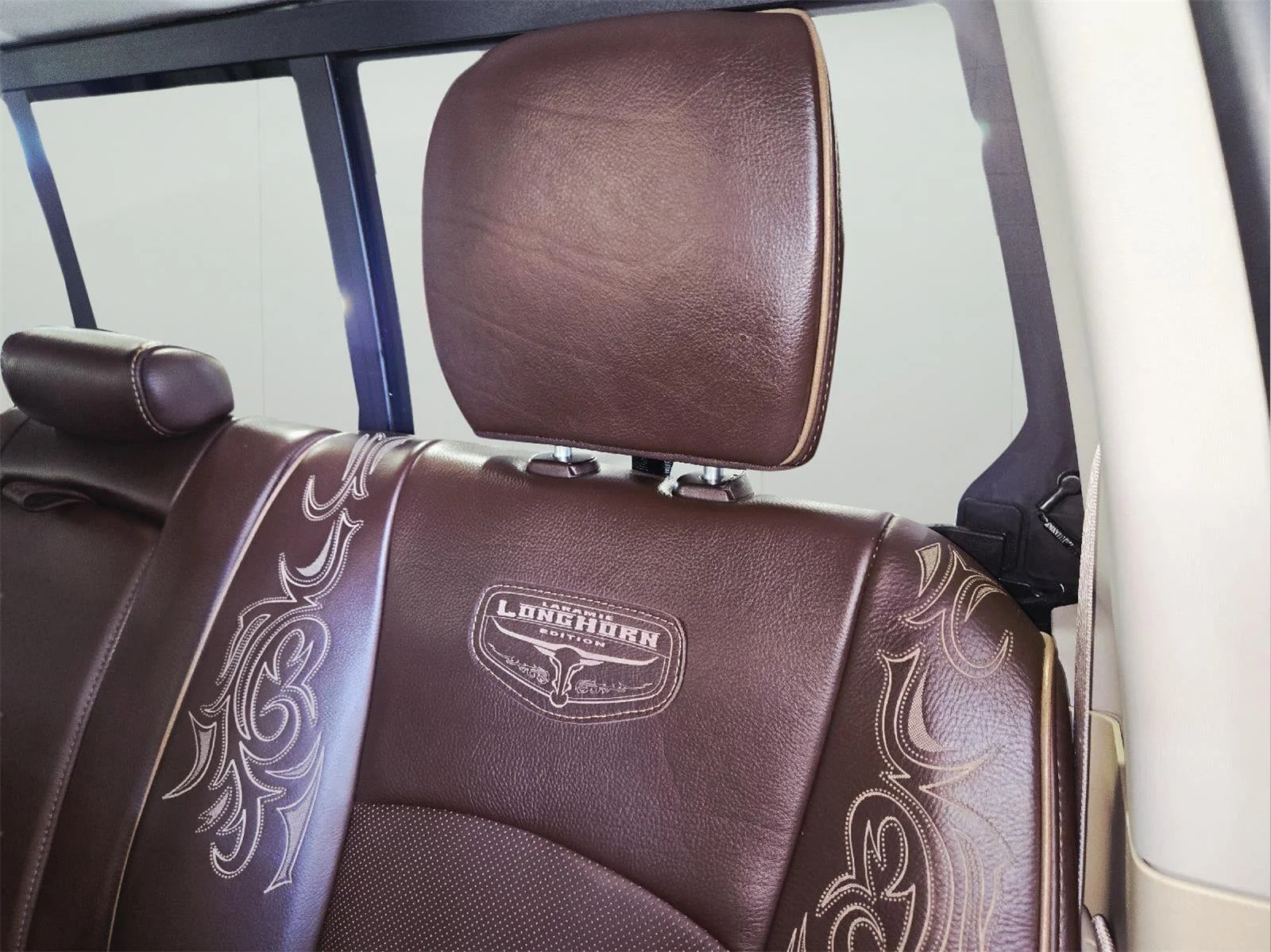 Used 2014 Black Gold Pearlcoat Ram Longhorn image 37