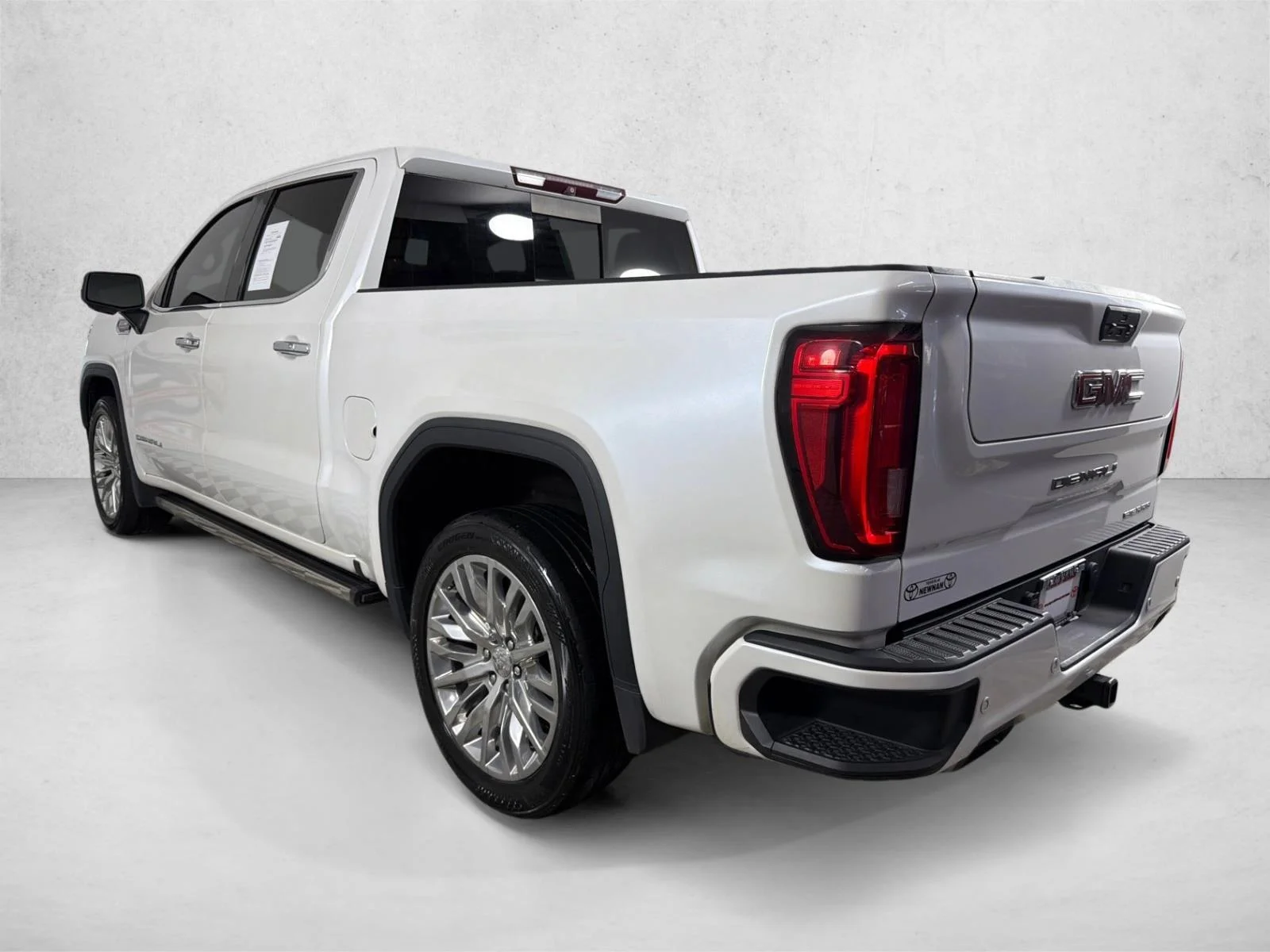 Used 2019 White GMC Denali image 7