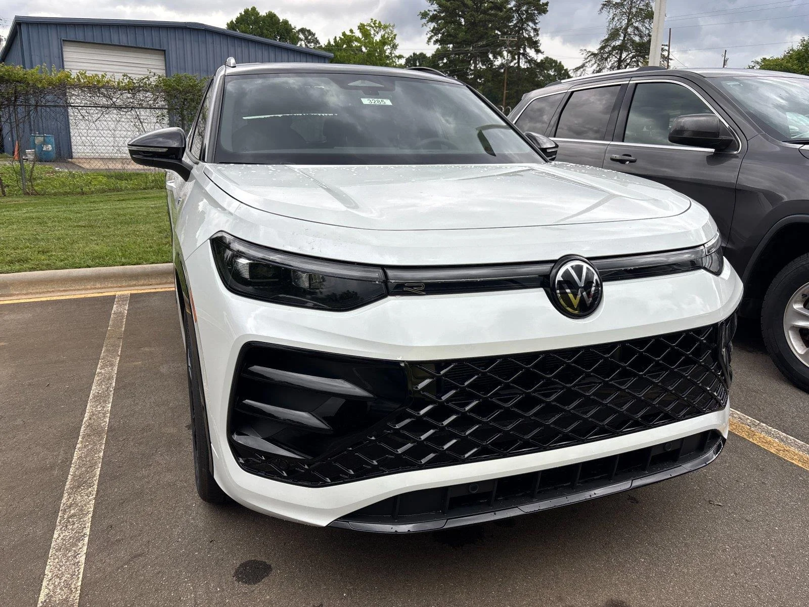 New 2026 opal white with deep black roof Volkswagen SE R-Line Black image 8