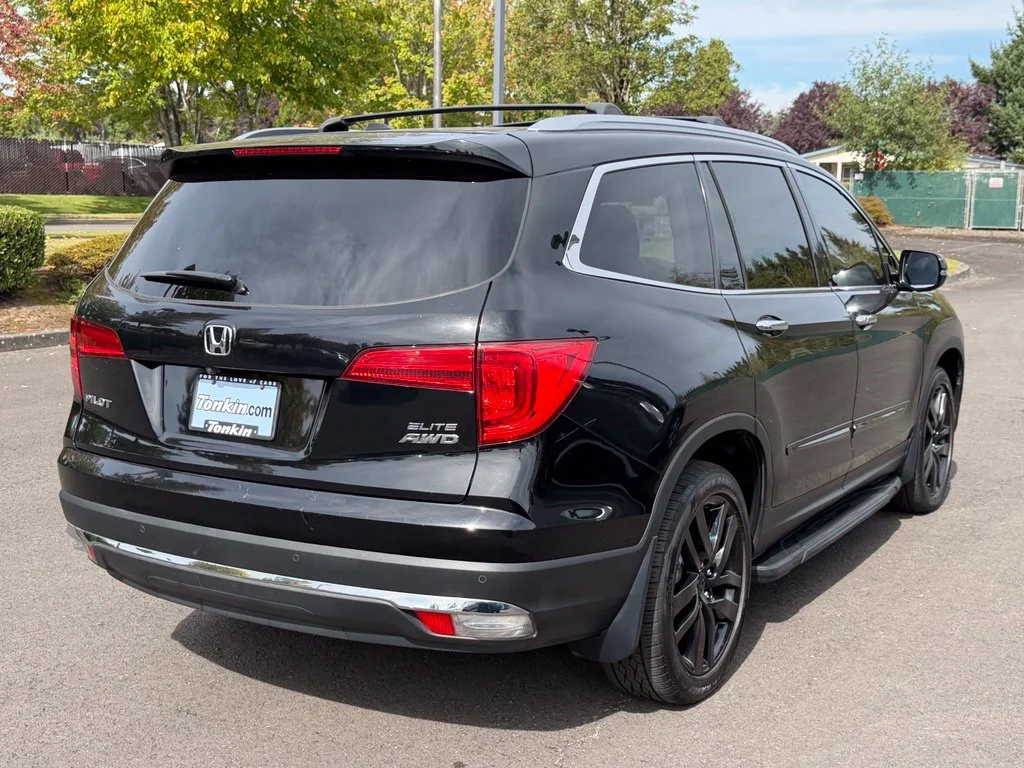 Used 2018 Crystal Black Pearl Honda Elite image 8