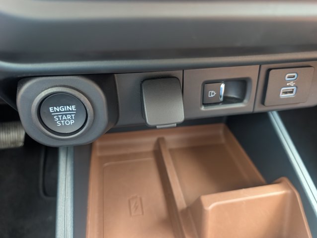 Used 2024 Gray Ford LARIAT image 27