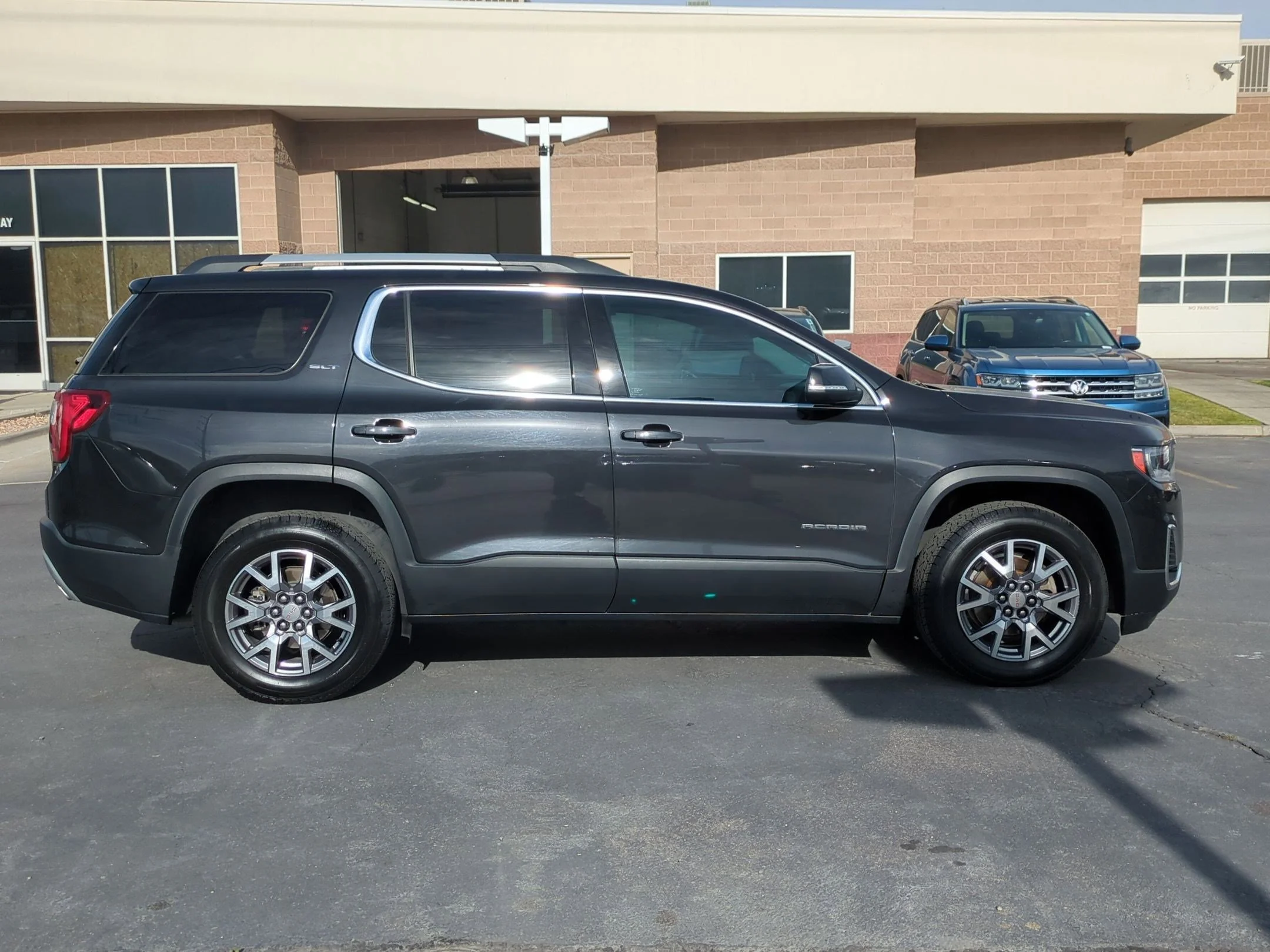 Used 2020 Carbon Black Metallic GMC SLT image 7