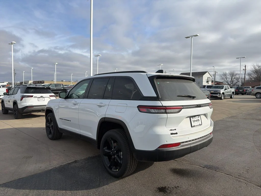 New 2026 Bright White Clear-Coat Exterior Paint Jeep Limited image 7