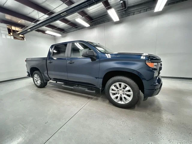 Used 2022 Blue Chevrolet Custom image 9