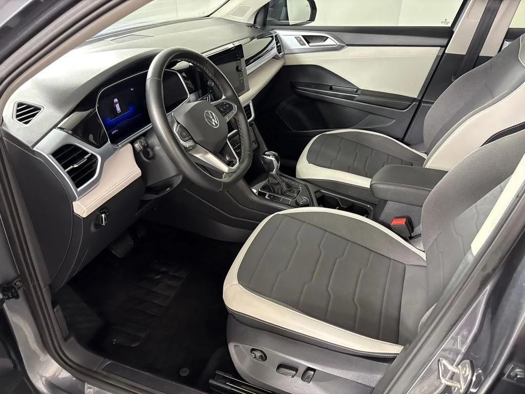 Used 2025 Gray Volkswagen 1.5T SE image 23