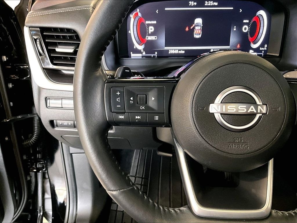 Used 2023 Black Nissan Platinum image 24