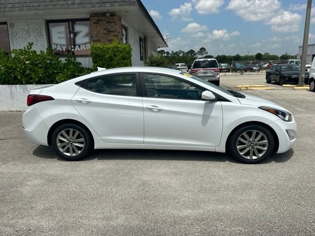 Used 2016 White Hyundai SE image 5