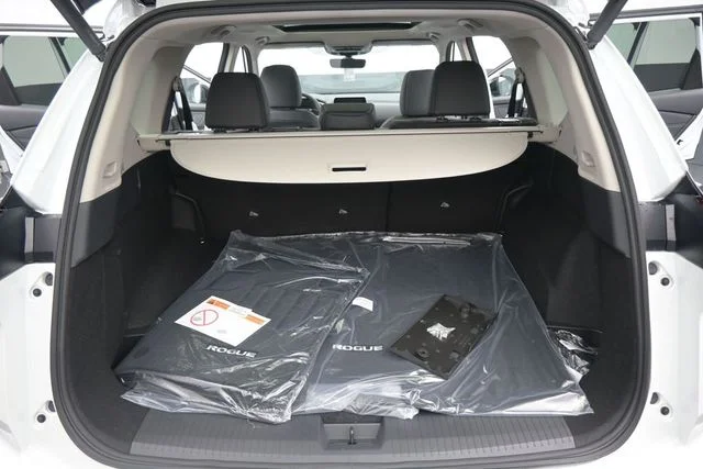 New 2026 Everest White Pearl TriCoat Nissan Dark Armor™ image 14