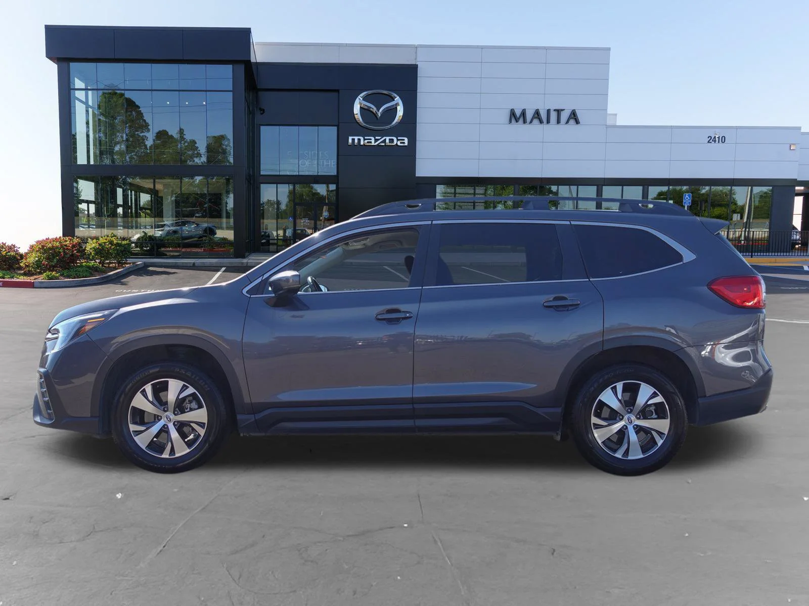 Used 2025 Magnetite Gray Metallic Subaru Premium image 6