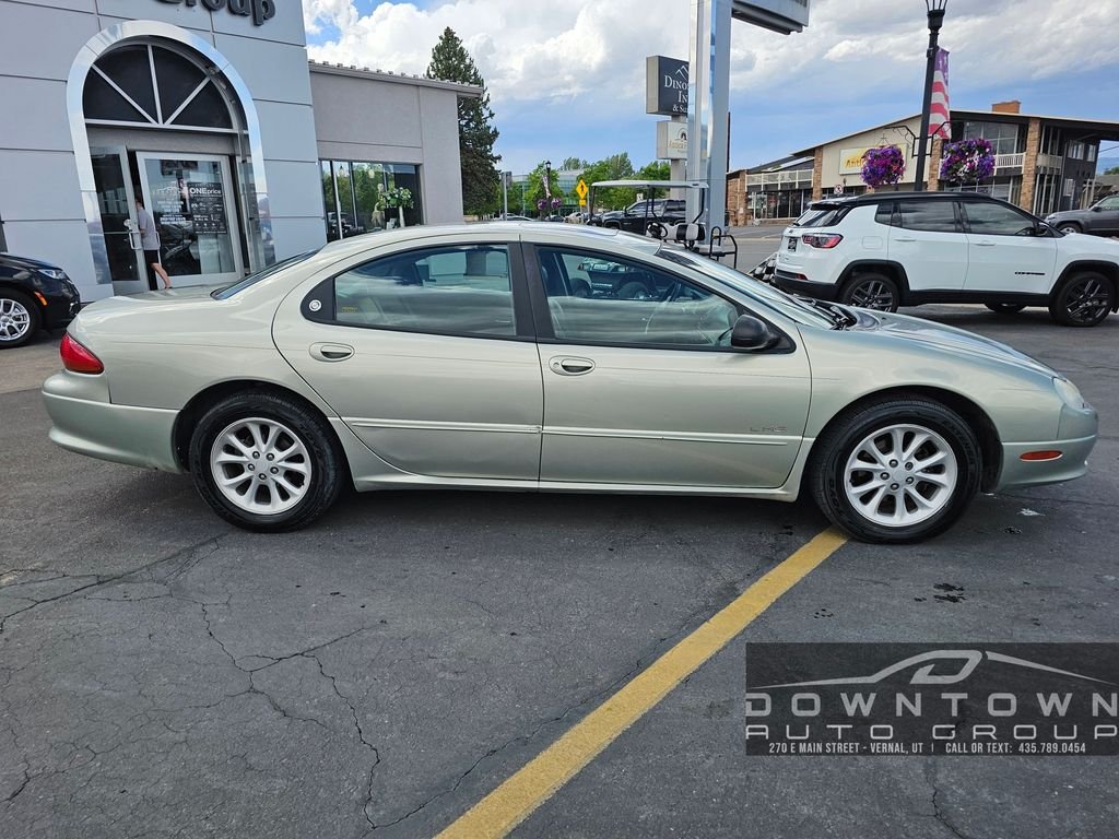 Used 1999 Green Chrysler Base image 2