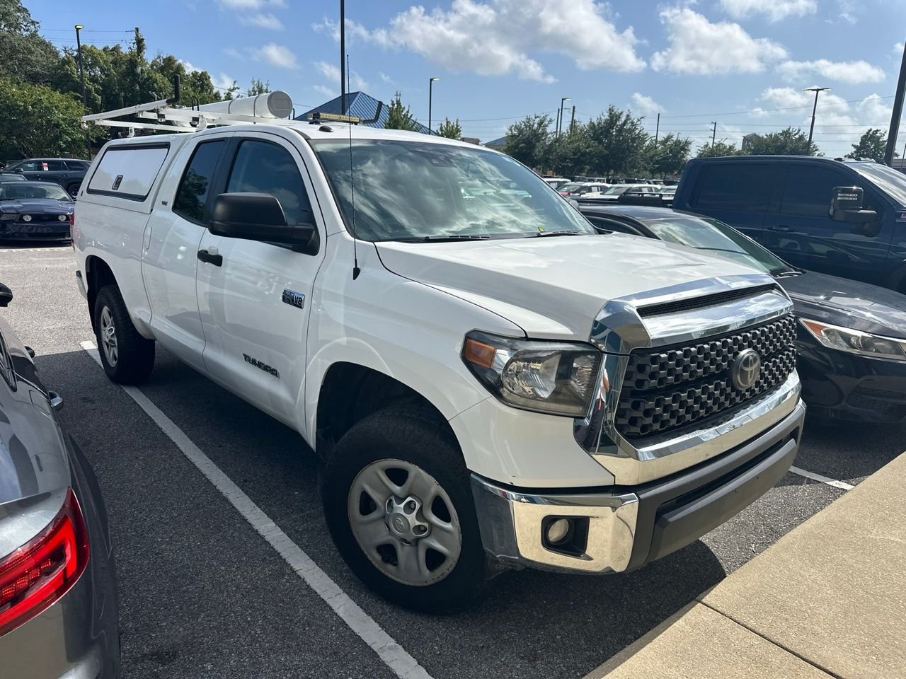 Used 2018 White Toyota SR5 image 5