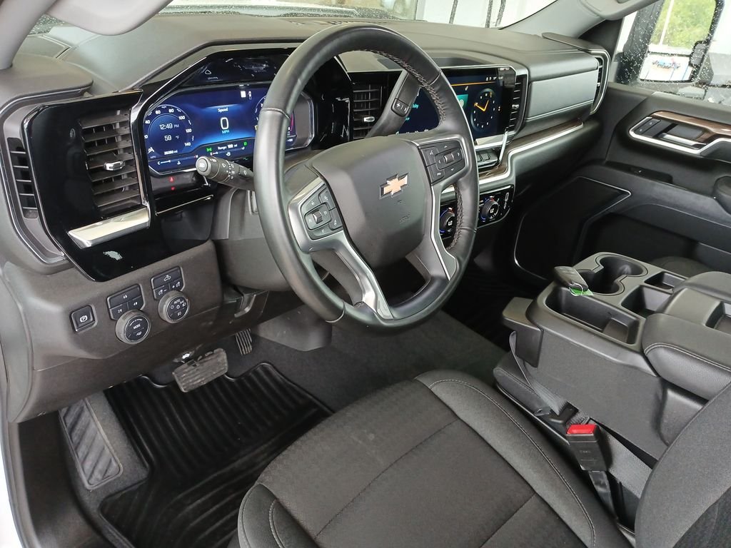 Used 2025 White Chevrolet LT image 10