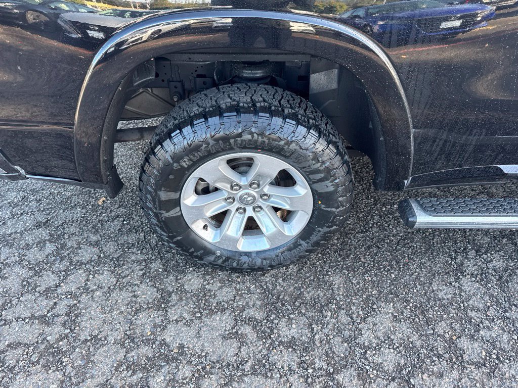 Used 2022 Diamond Black Crystal Pearlcoat Ram Laramie image 10
