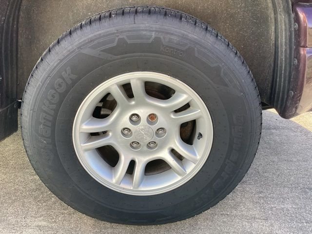 Used 2003 Maroon Dodge SLT image 5