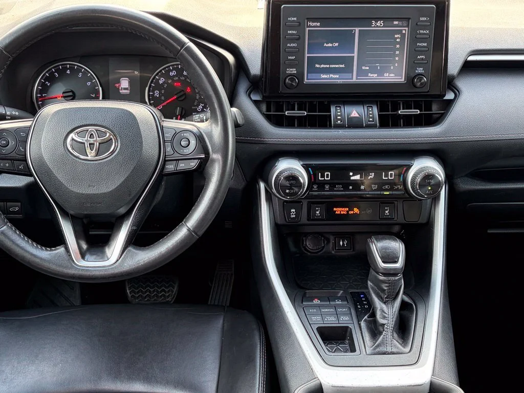 Used 2019 Lunar Toyota XLE Premium image 24
