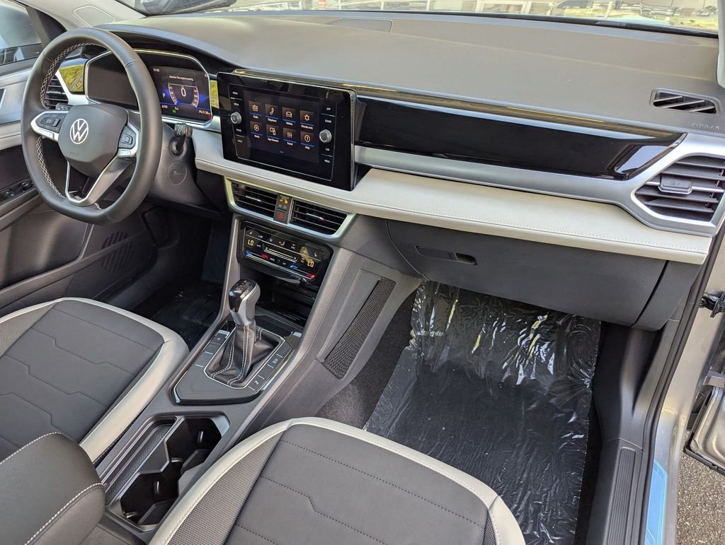 2025 Volkswagen Taos SE - Photo 21