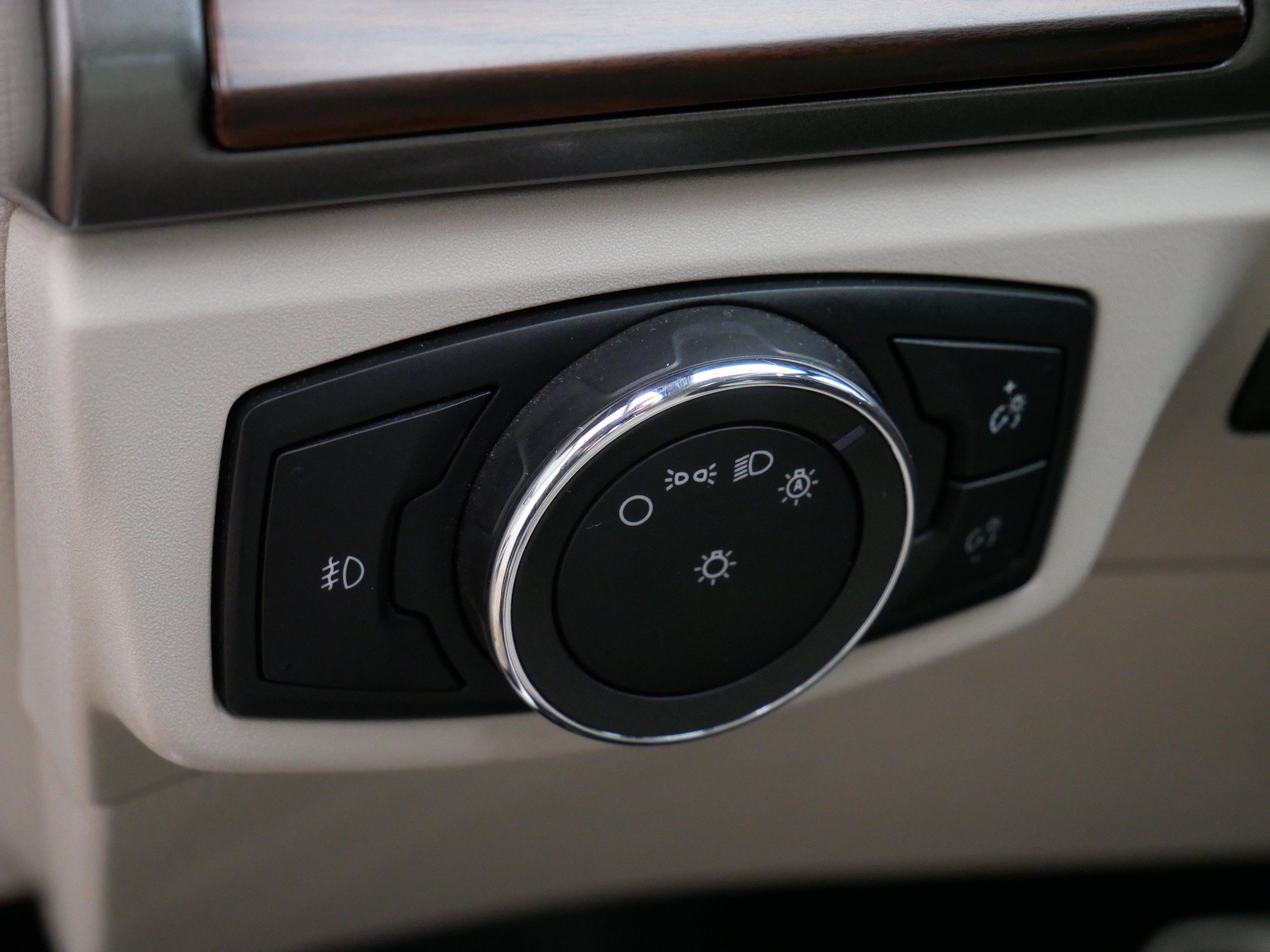 Used 2017 Black Ford Platinum image 19