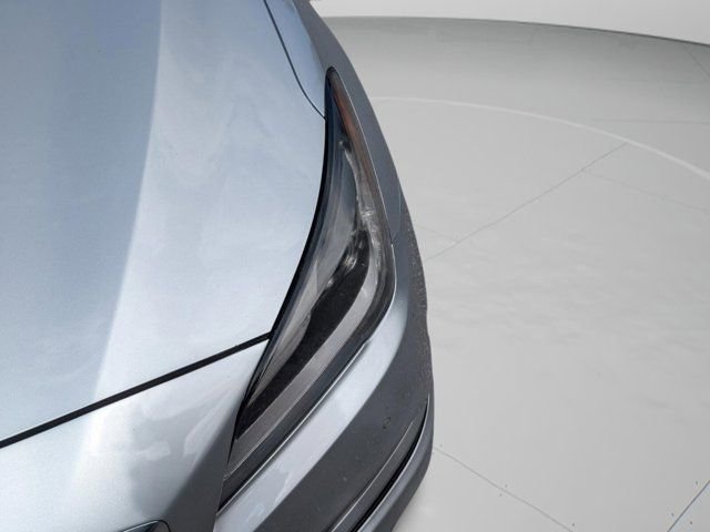 Used 2017 Silver Genesis 3.8 image 25
