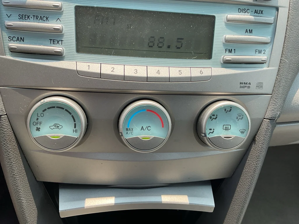 Used 2007 Titanium Metallic Toyota LE image 25