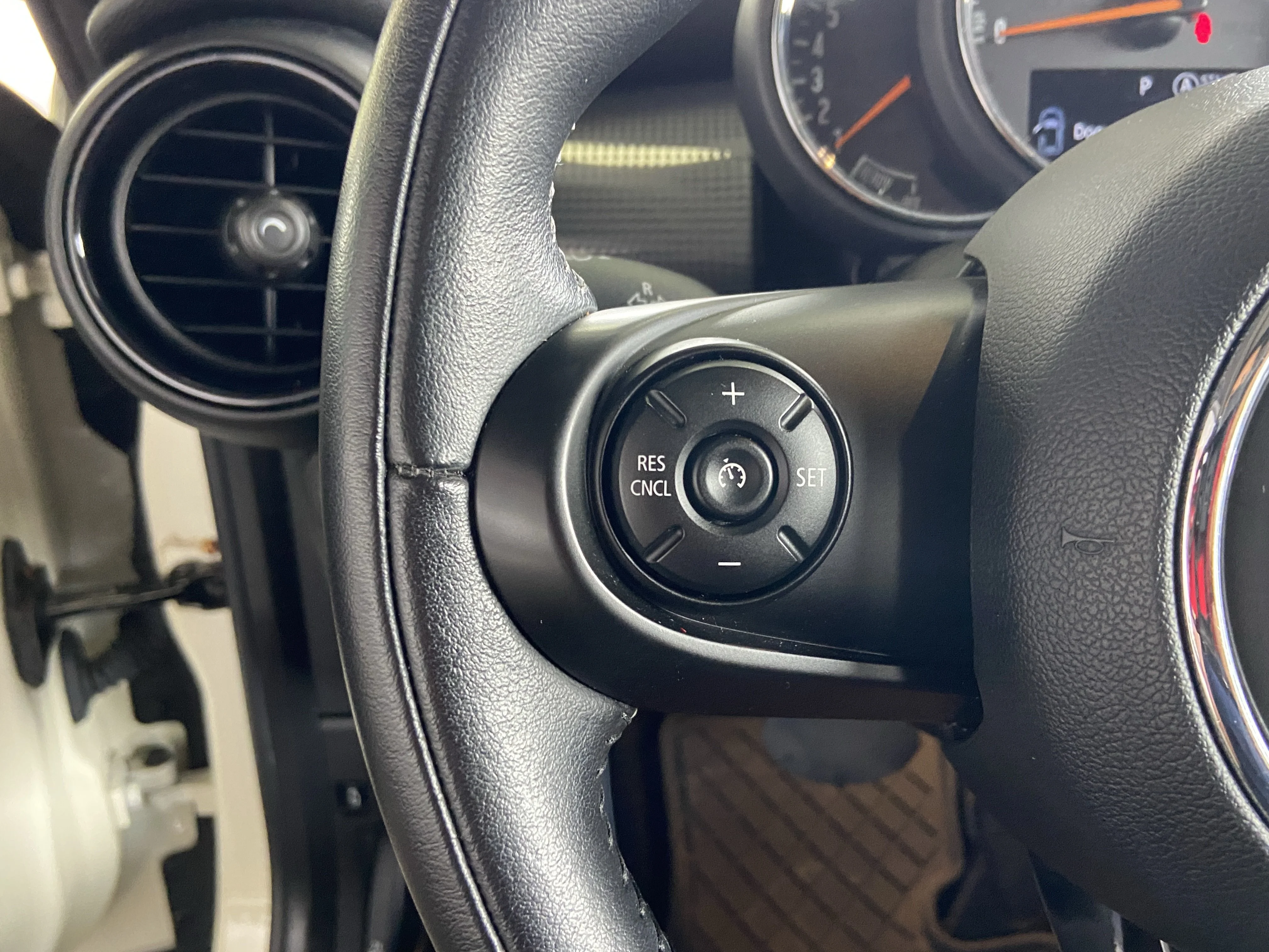2017 MINI Cooper Base - Photo 15