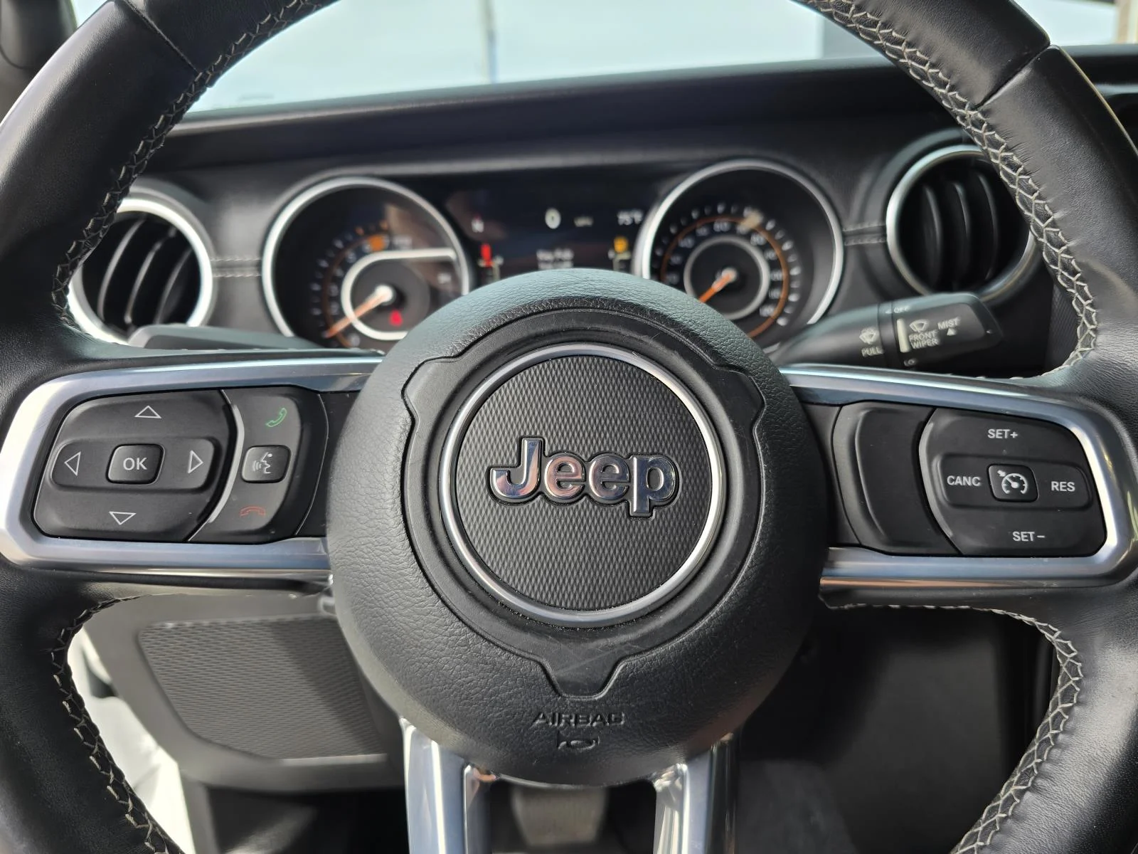 Used 2020 Bright White Clearcoat Jeep Sahara image 12