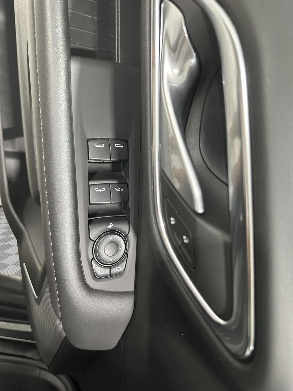 Used 2024 Onyx Black GMC SLE image 21