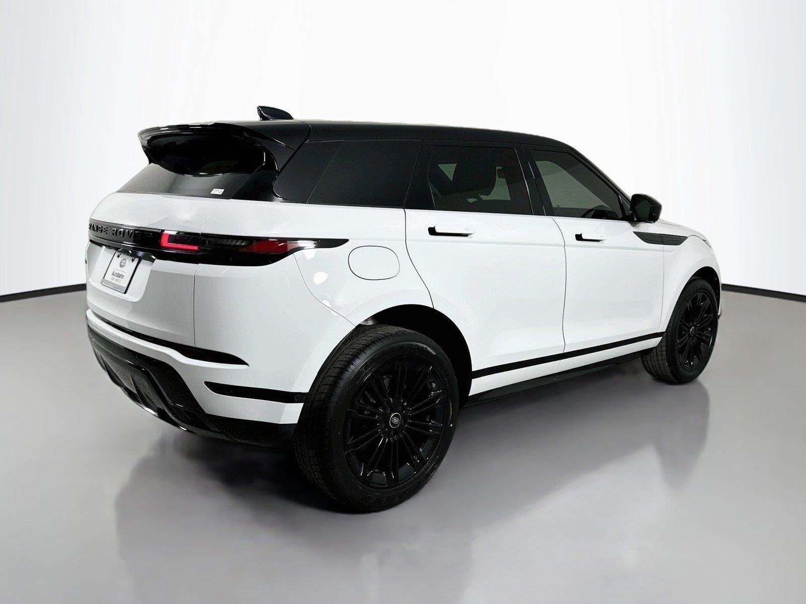 Certified Used 2026 Fuji White Land Rover Dynamic SE image 5