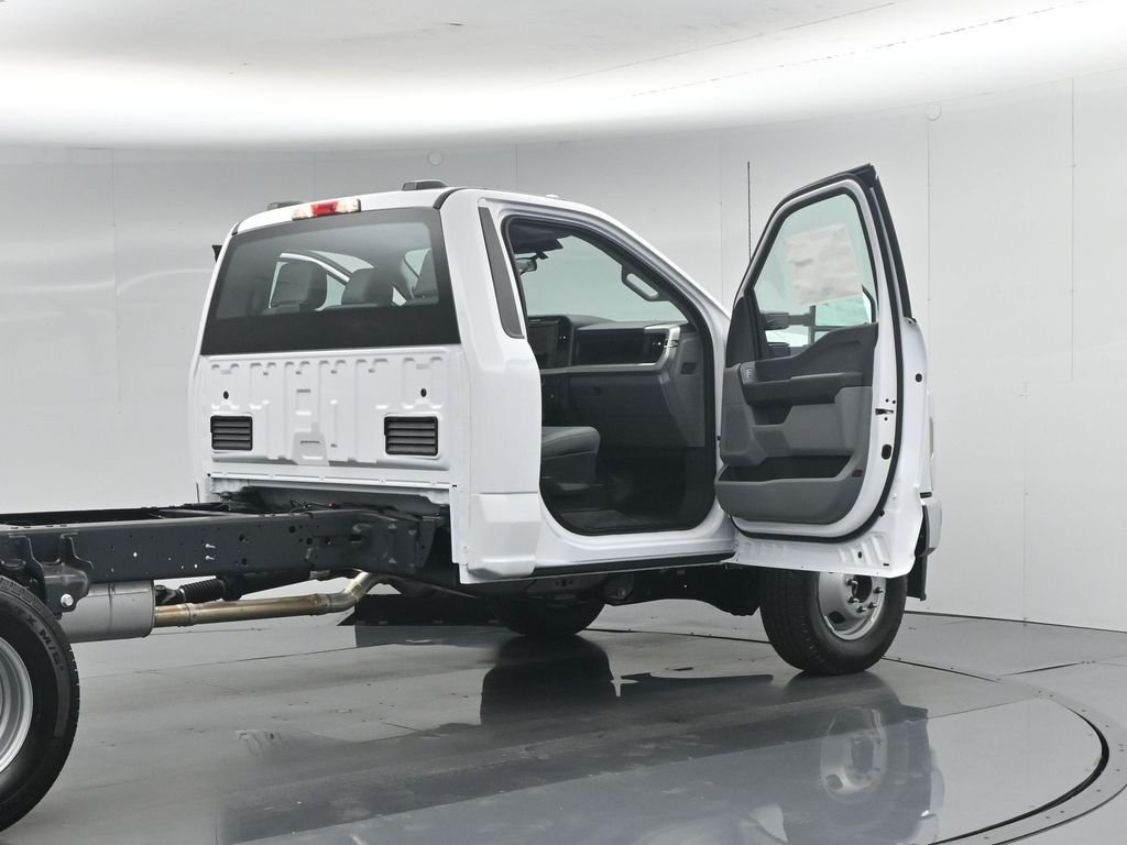 New 2026 Oxford White Ford XL image 5