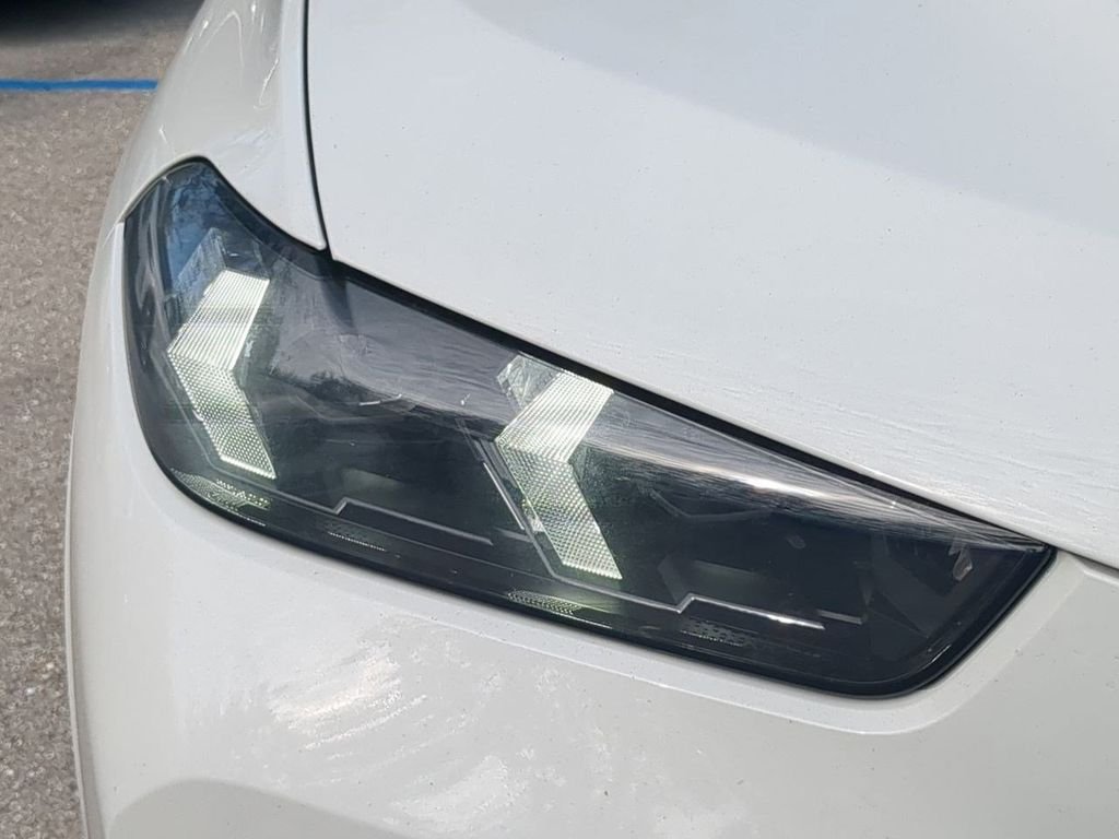 New 2026 Alpine White BMW xDrive40i image 10