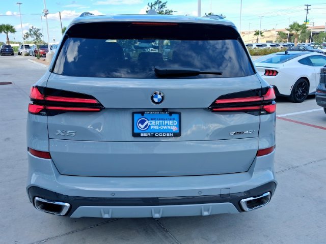 Used 2025 Gray BMW sDrive40i image 6