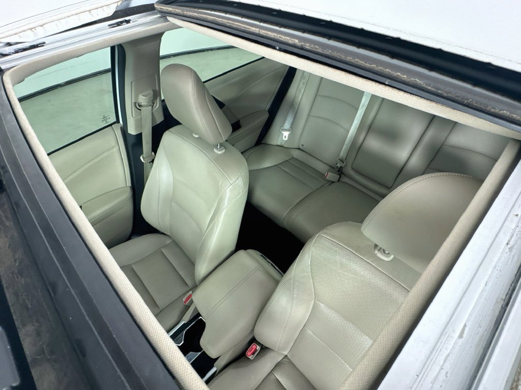 Used 2015 White Orchid Pearl Honda Touring image 26