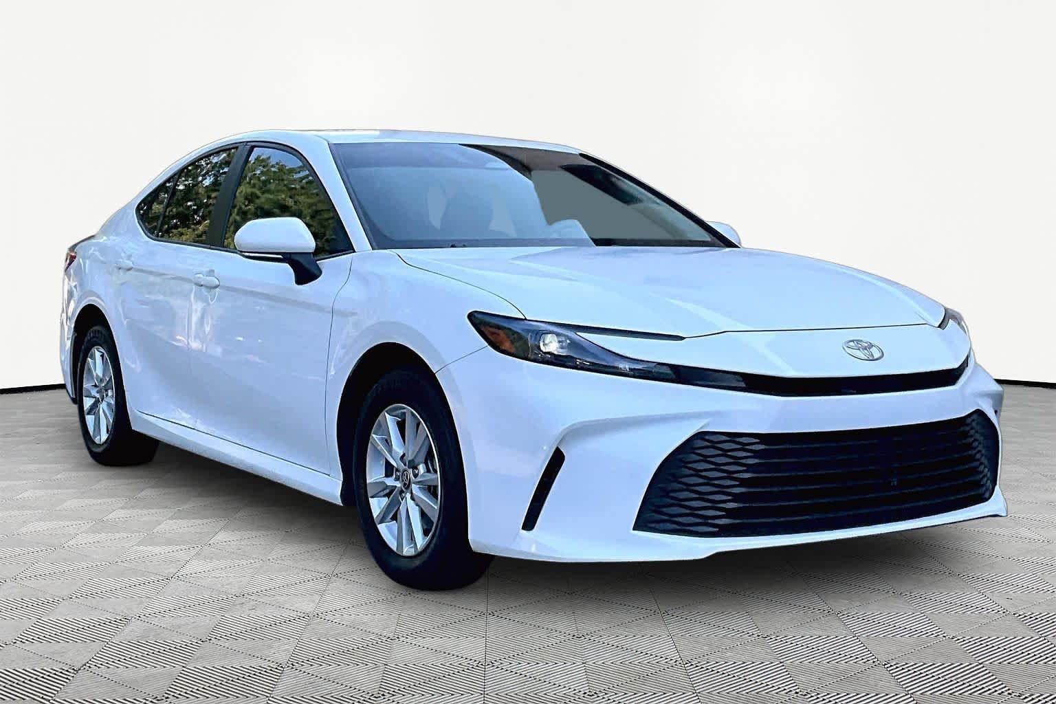 Used 2025 Ice Cap Toyota LE image 3