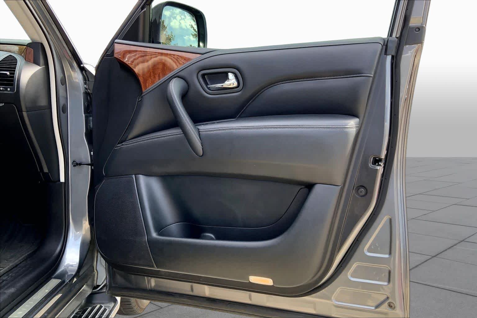 Used 2019 Graphite Shadow INFINITI LUXE image 22