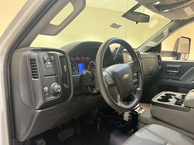 Used 2023 Summit White Chevrolet 1WT image 9