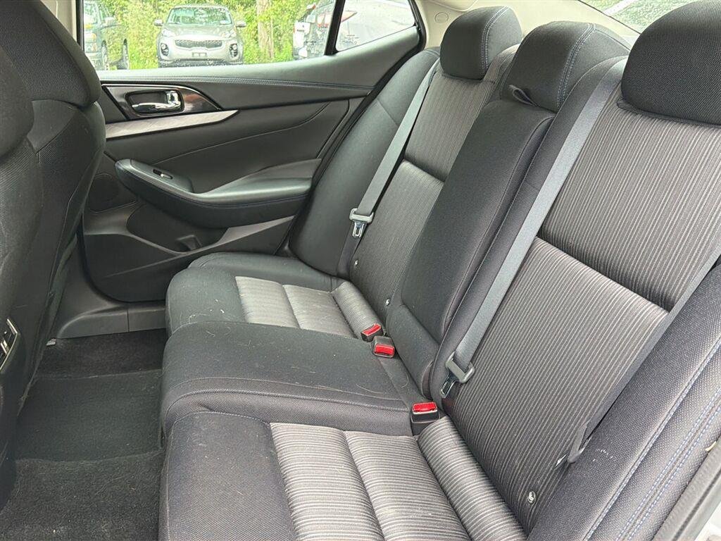 Used 2018 Brilliant Silver Nissan S image 15