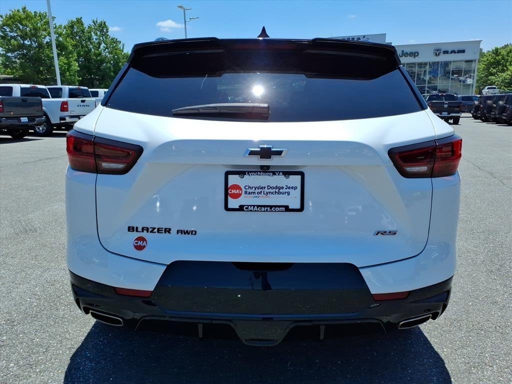 Used 2025 Iridescent Pearl Tricoat Chevrolet RS image 5