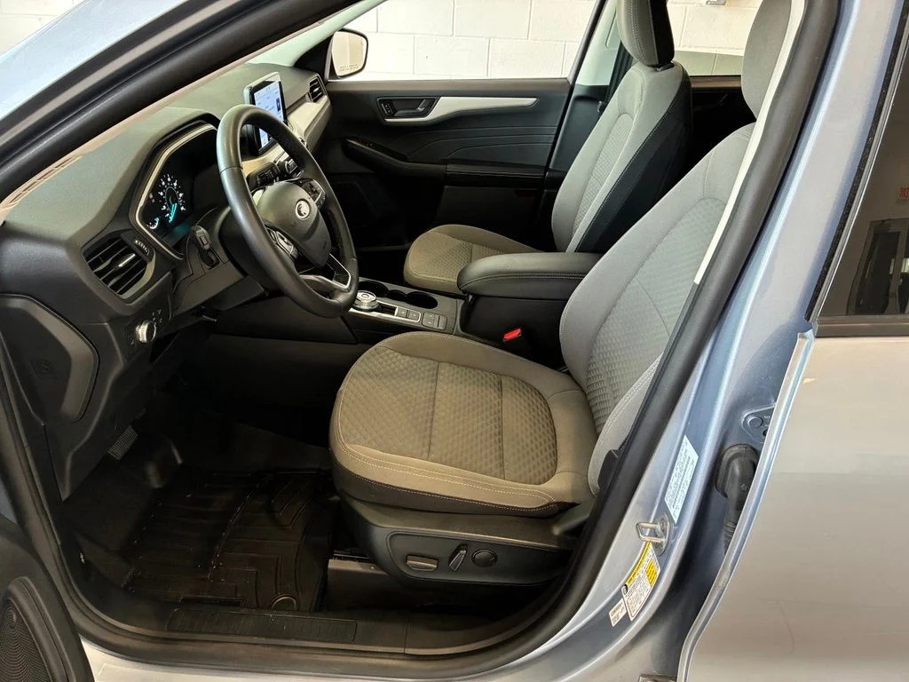Used 2022 Blue Ford SE image 16