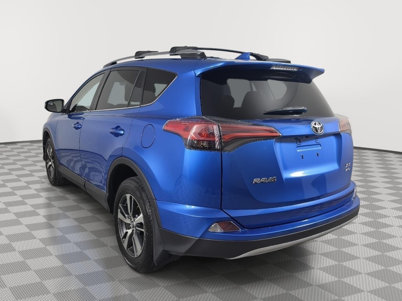 Used 2017 Electric Storm Blue Toyota XLE image 9