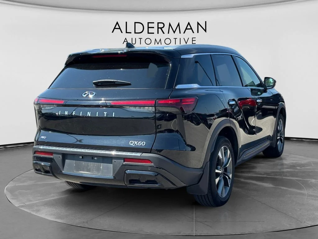 Used 2023 Black INFINITI LUXE image 5