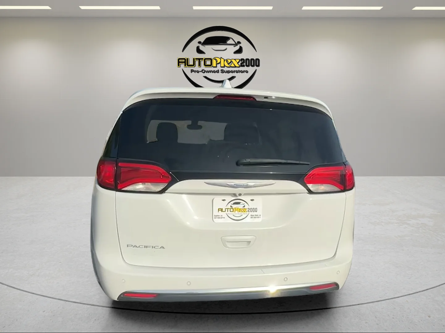 Used 2018 White Chrysler Touring Plus image 6