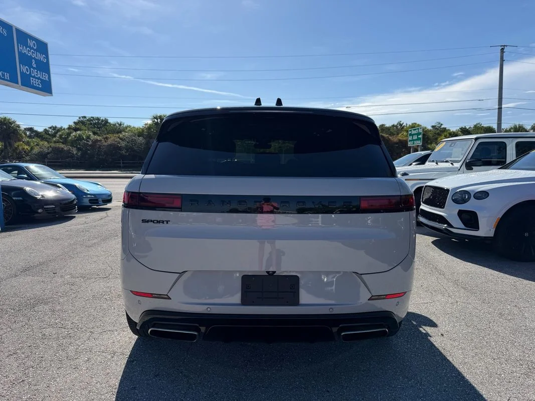 Used 2024  Land Rover Dynamic SE image 5