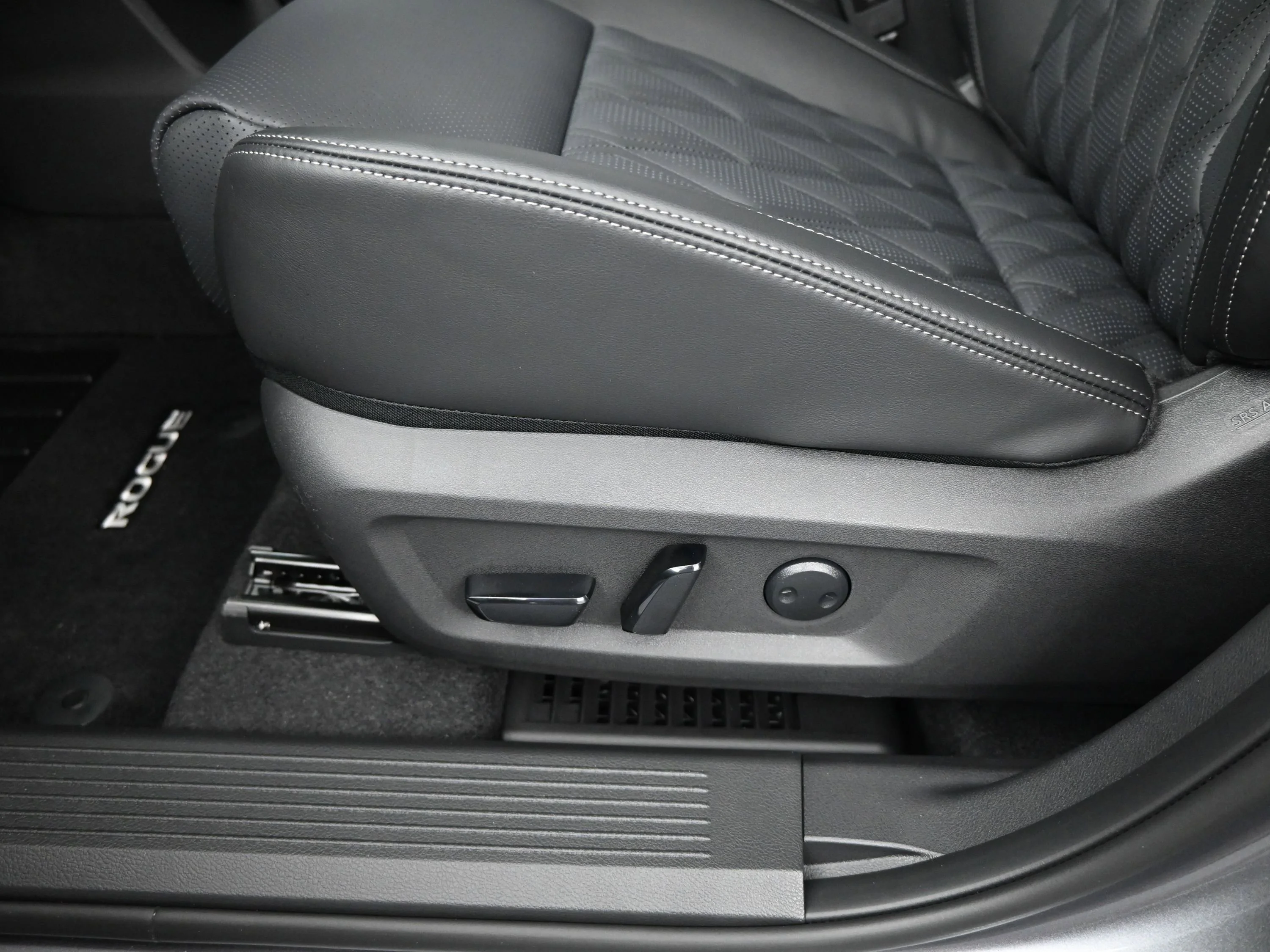 New 2026 Gun Metallic Nissan Platinum image 10