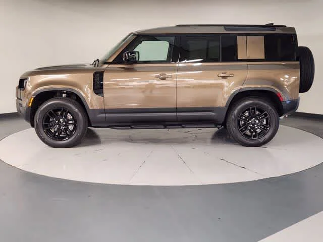 Used 2026 Gondwana Stone Metallic Land Rover S image 5