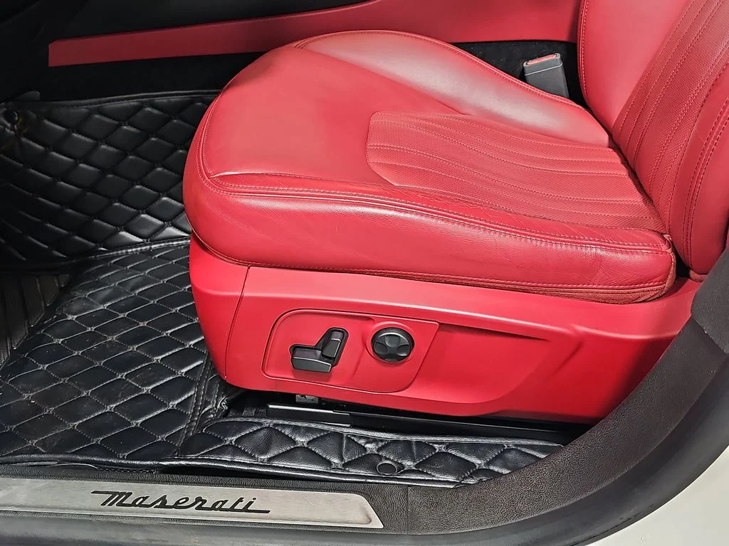 Used 2020  Maserati Base image 31