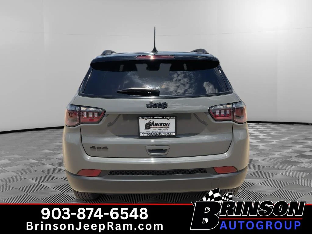 Used 2023 Grey Jeep Altitude image 6