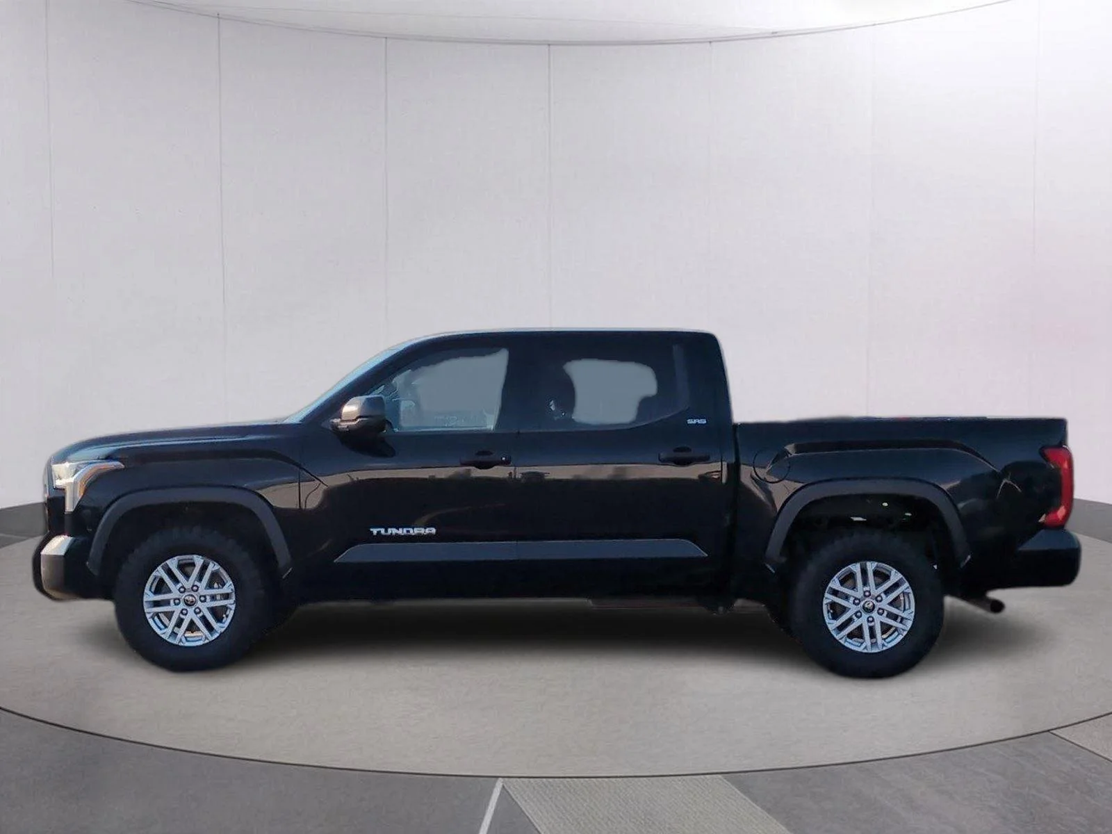 Used 2022 Midnight Black Metallic Toyota SR5 image 2