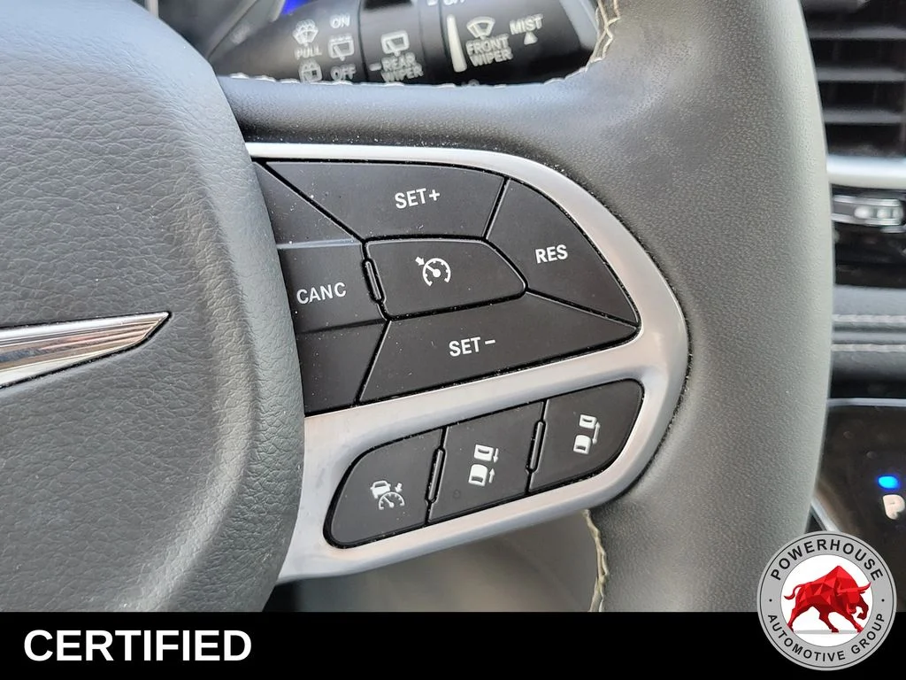 Used 2023 White Chrysler Limited image 32