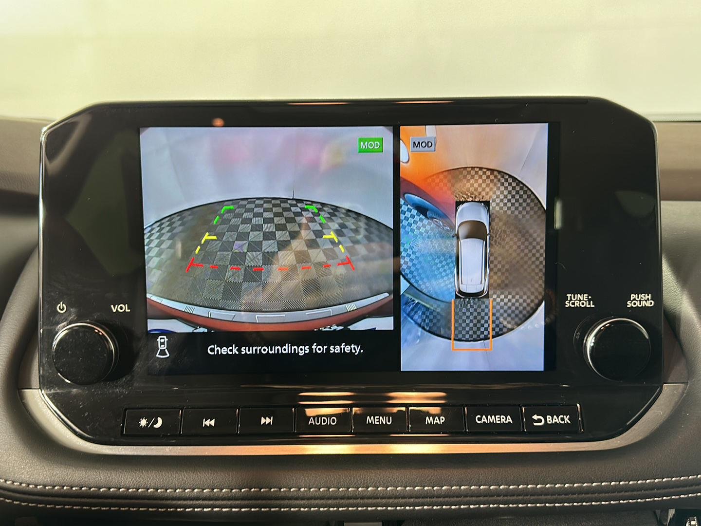 Used 2023 Sunset Drift Chromaflair/Super Black Nissan Platinum image 19