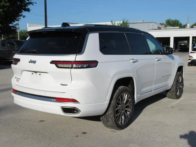 Used 2023 White/off-white Jeep Summit image 4